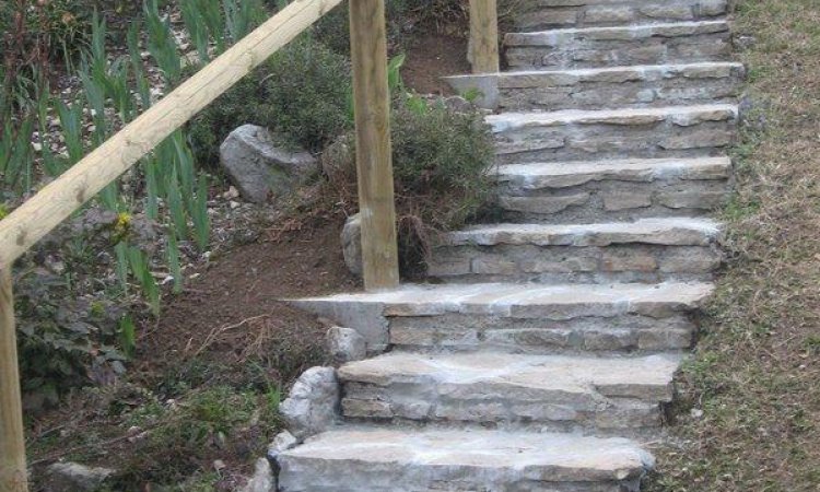 Joel Sommacal Services Création d'escaliers en pierres Saint-Georges-de-Commiers